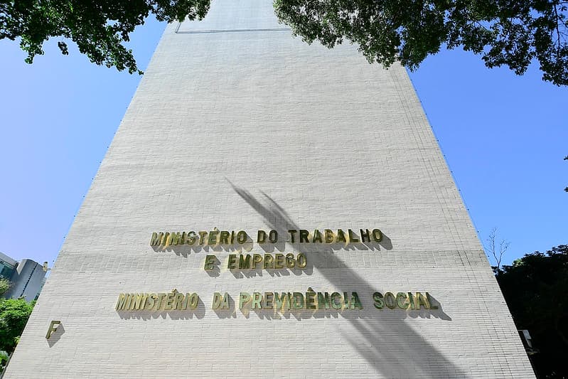 Informe Estratégico  FGTS Digital passa a ser obrigatório em ações trabalhistas a partir de maio de 2026