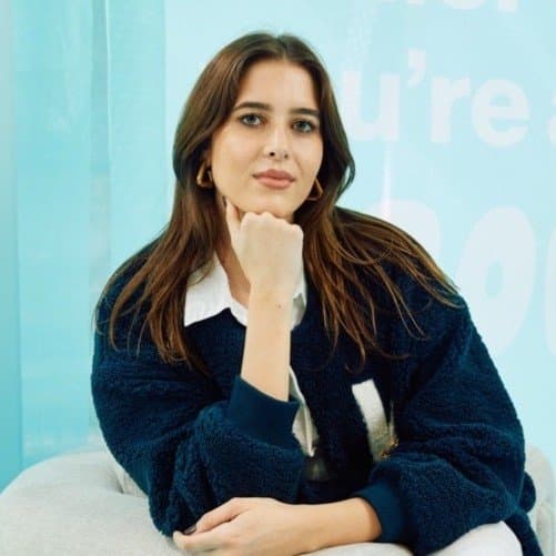Jovem Gen Z impulsiona carreira com IA e chega a 140 milhões de visualizações no LinkedIn