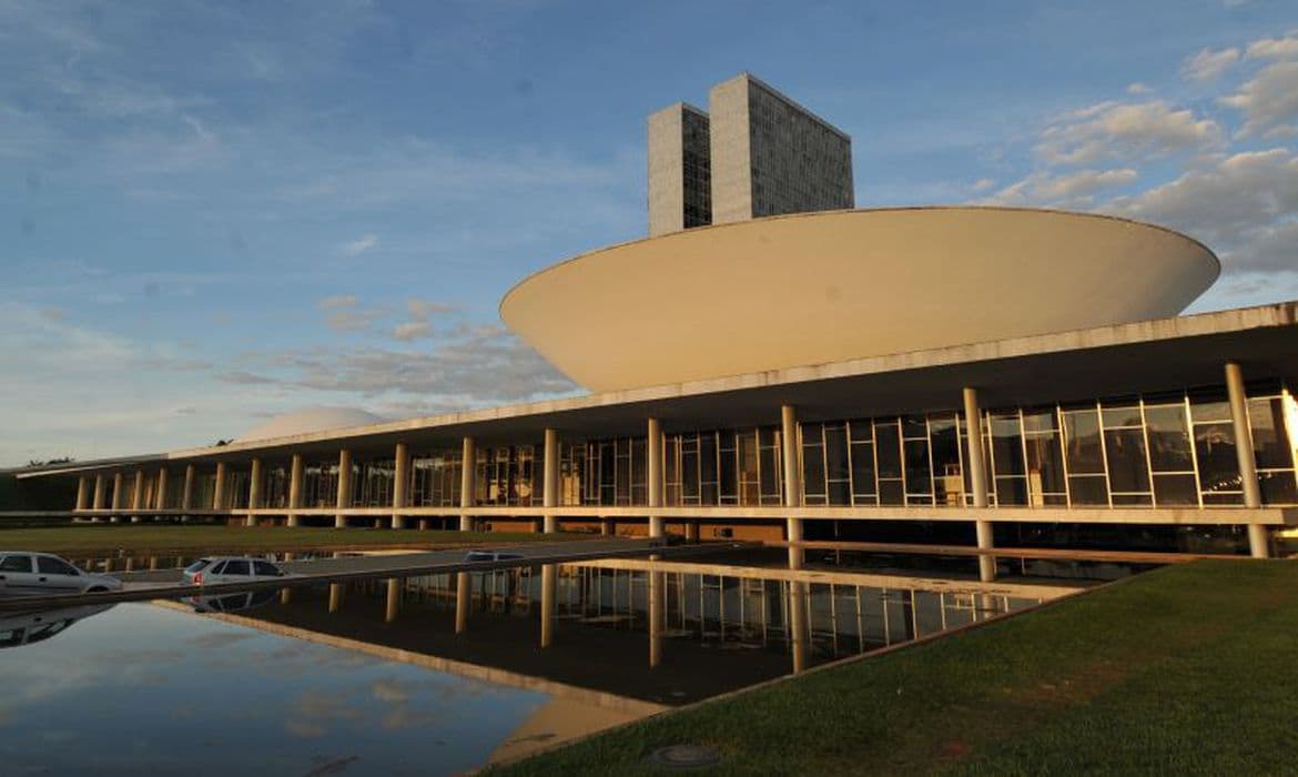 CNI, FINDES e mais de 400 entidades assinam manifesto contra mudanças na jornada de trabalho