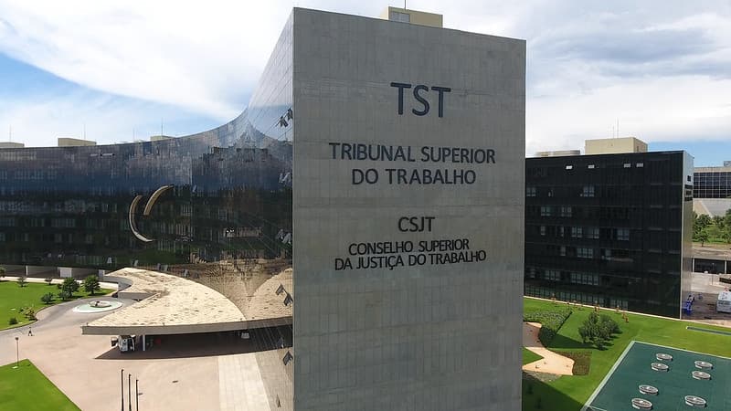 Informe Estratégico Direito de greve e bloqueios de acesso: balizas jurídicas para o setor industrial