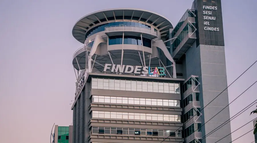 Findes alerta sobre custos com fim da escala 6x1 e redução de jornada
